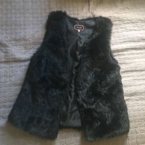 Black faux fur vest large