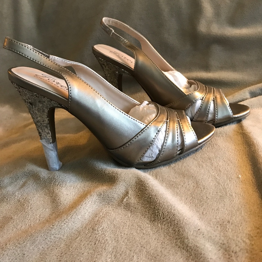 Sparkly cream/silver heels. Perfect for prom size8
