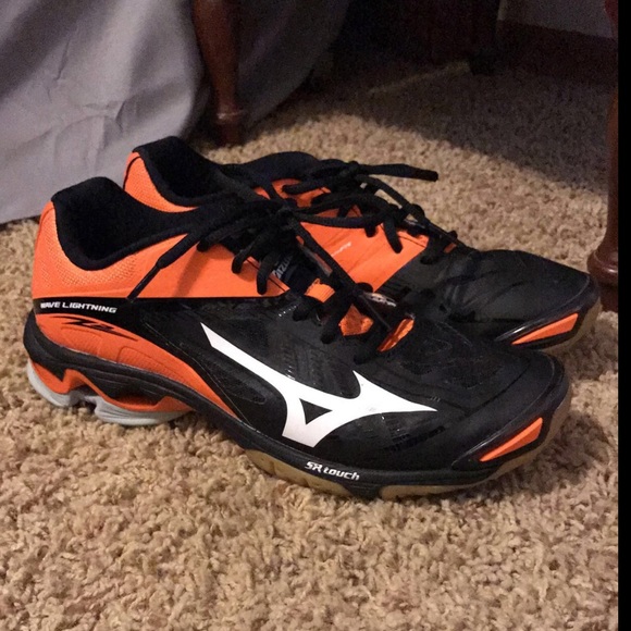 mizuno volleyball shoes orange and black