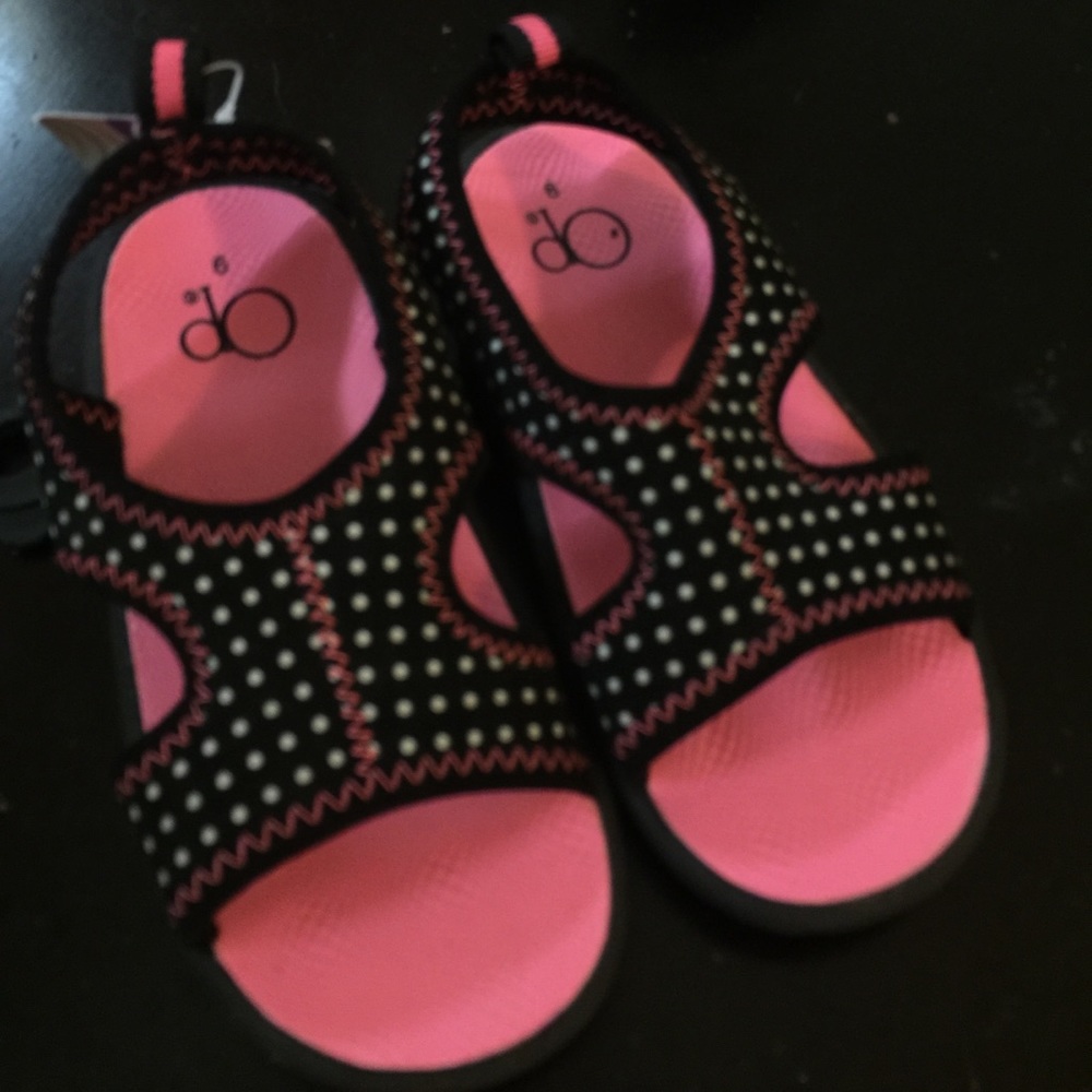 NWT Girls water shoe