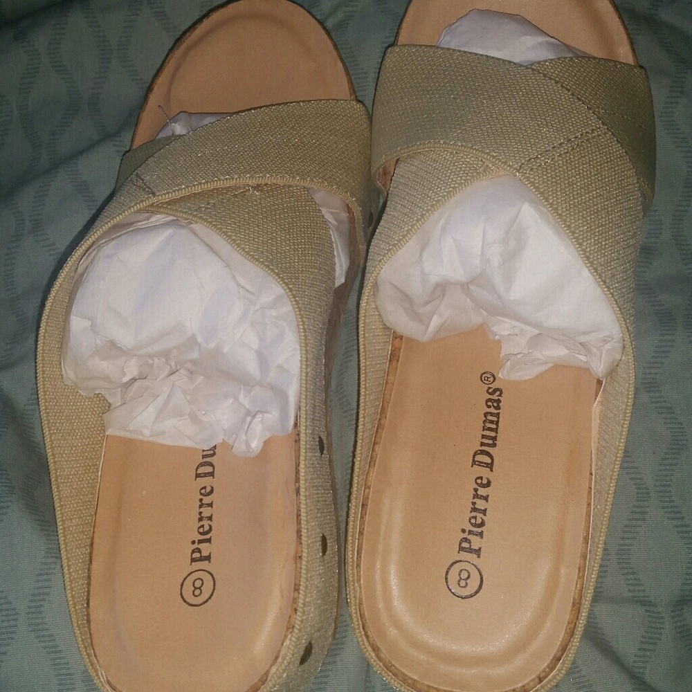 Neutral stud detail wedges