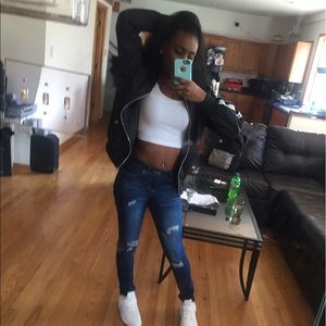 Meet your Posher, Comyia