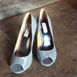 Size 8 silver Pump Never Worn