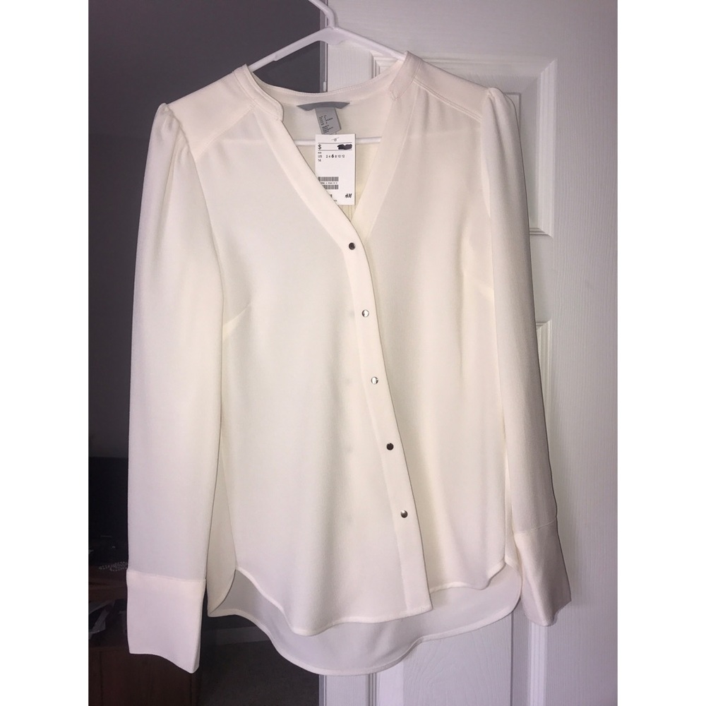 Cream/white button up long sleeve shirt