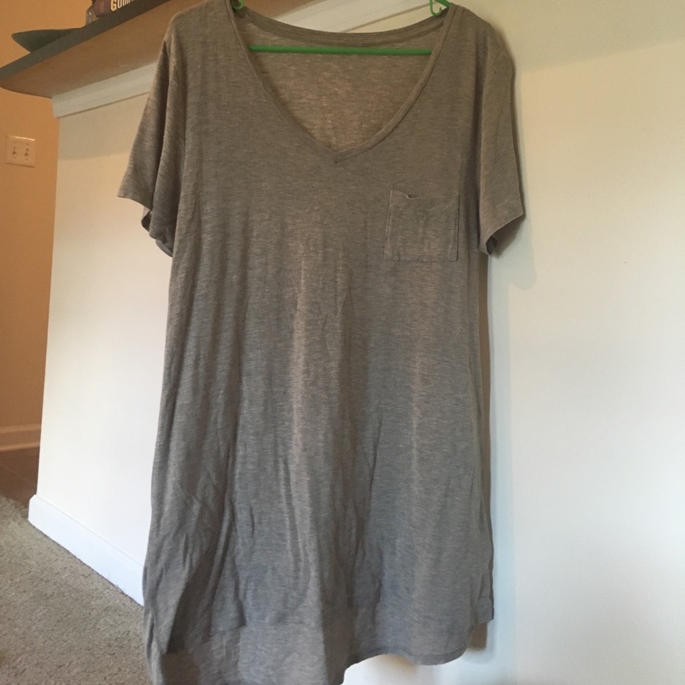 Mossimo tee in greige.