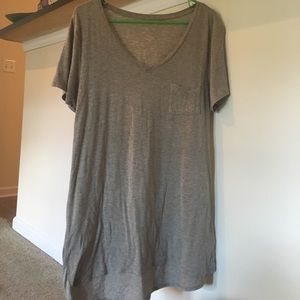 Mossimo tee in greige.