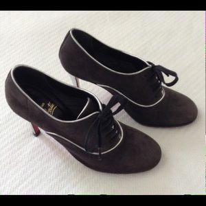 Christian Louboutin Fred Taco Lace-op Oxdord Pumps