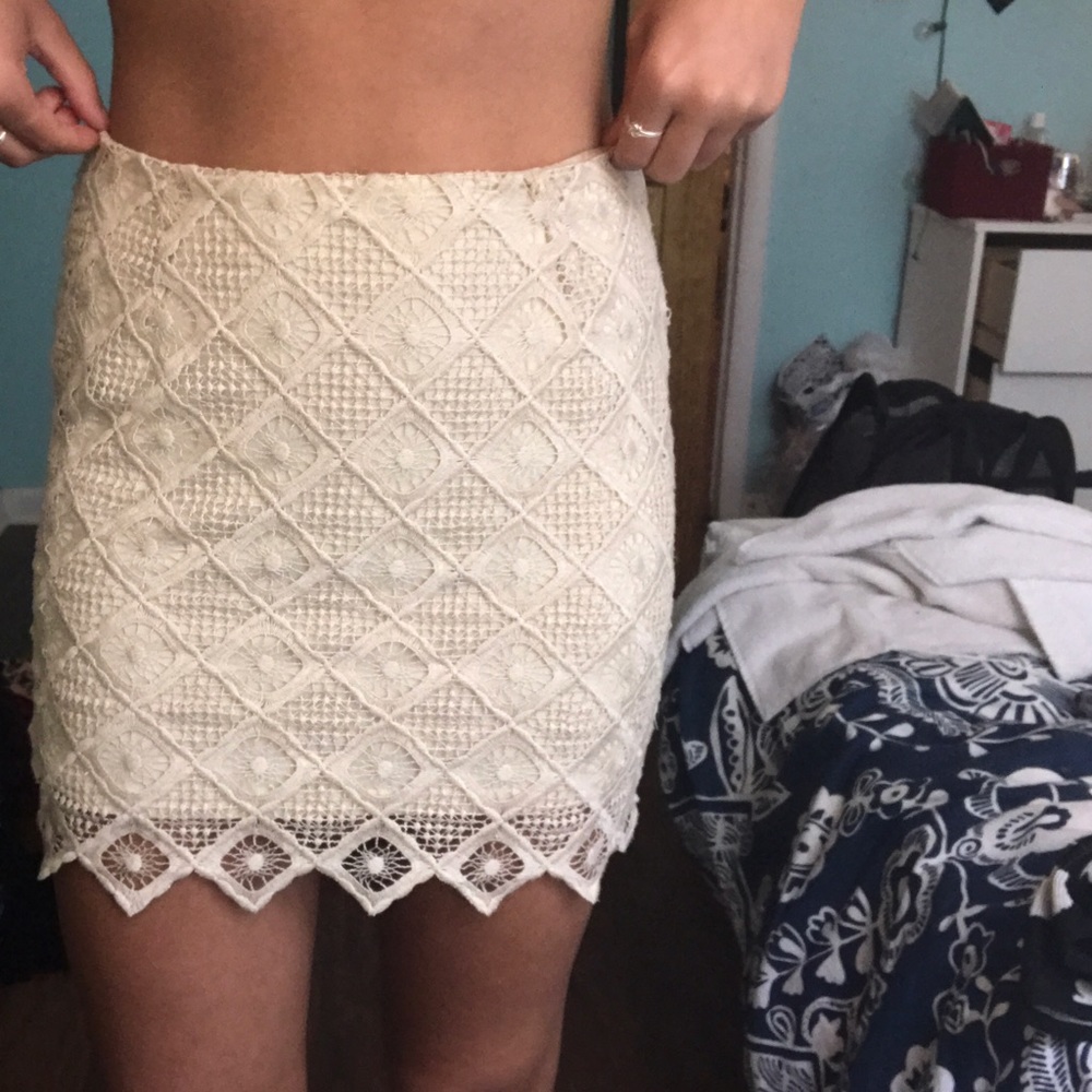 BB DAKOTA SIZE 0 Skirt. Never worn.