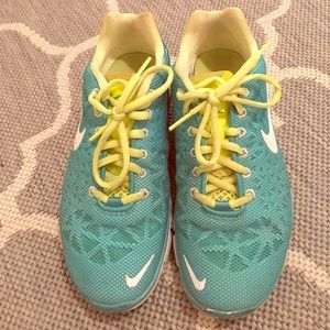 Nike fit sz 8 womens shoes