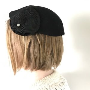 Vintage 1940s black hat *authentic vintage!*