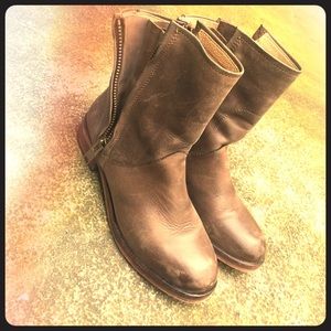 Hinge grey/olive/green zip up booties