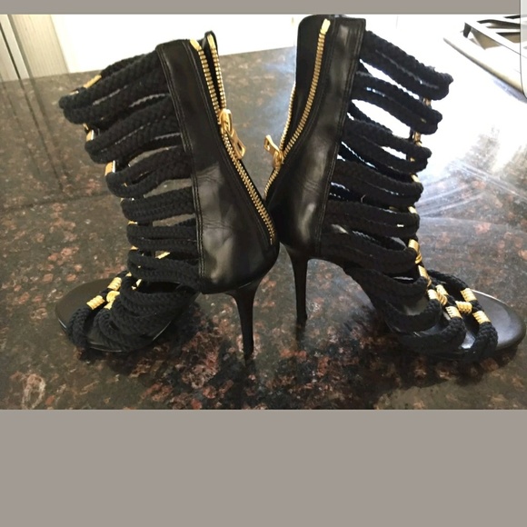 Balmain - Picture 2 of 4