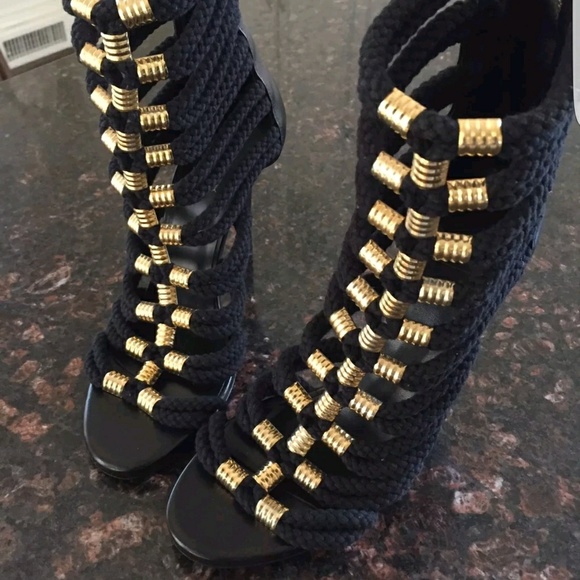 Balmain - Picture 3 of 4