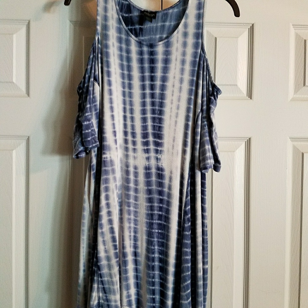 Bare shoulder top. Size 2X. Smoke free home