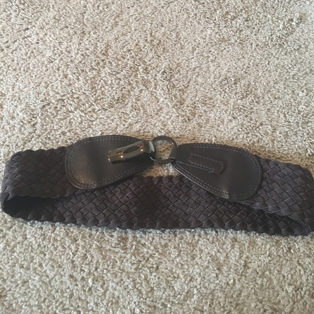 Black clasp fashion belt