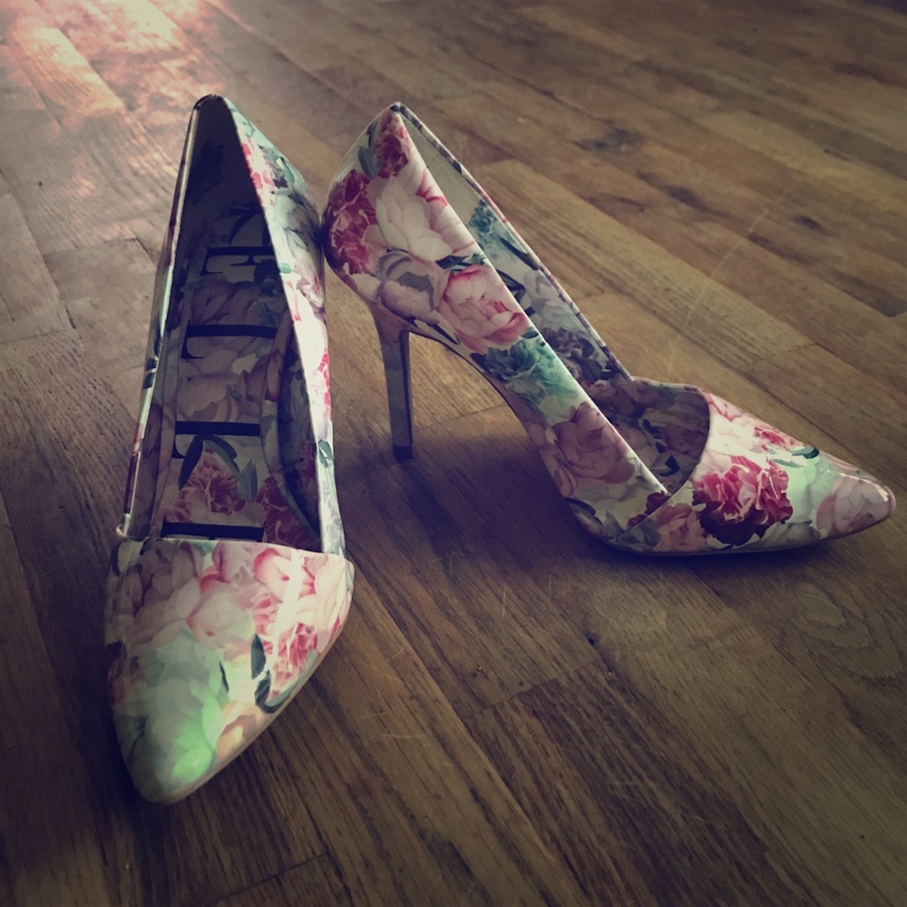 Elle floral pointy toe heels