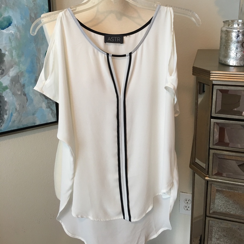 Cute blouse with black trim and cold shoulder.