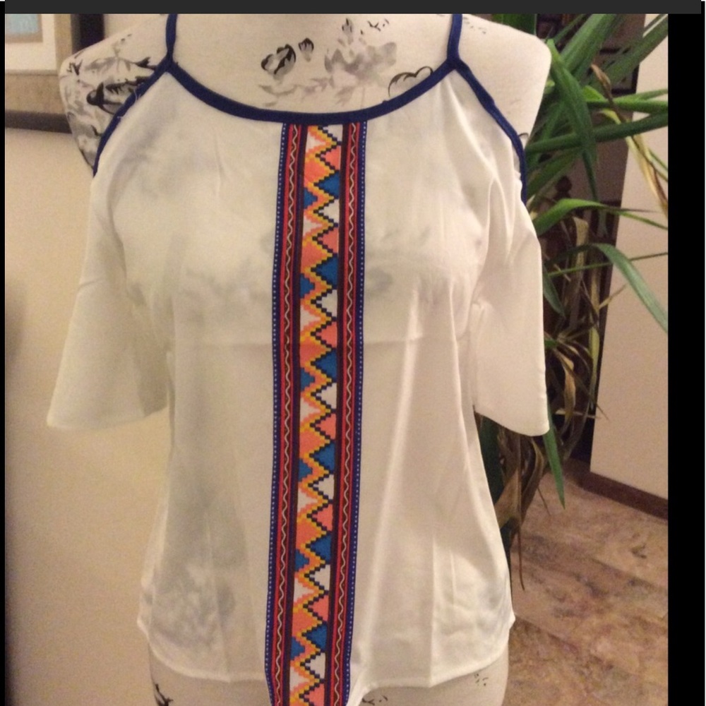 Colder shoulder Aztec top - Picture 2 of 4