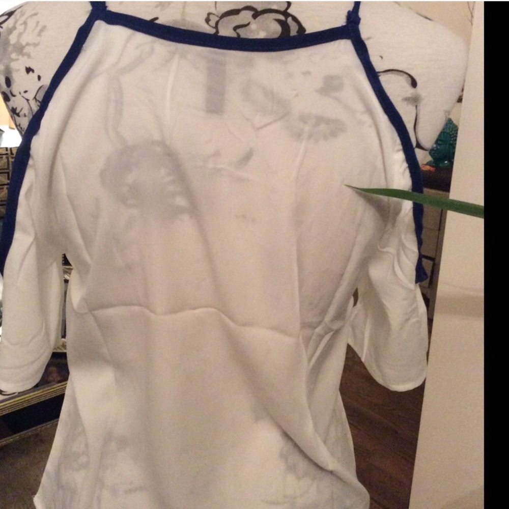 Colder shoulder Aztec top - Picture 4 of 4