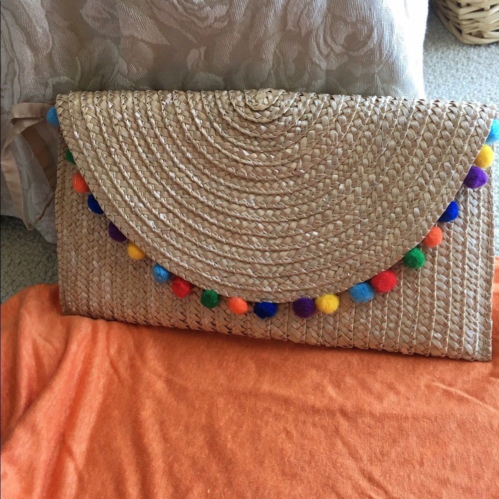 🌴Natural Straw colored Clutch