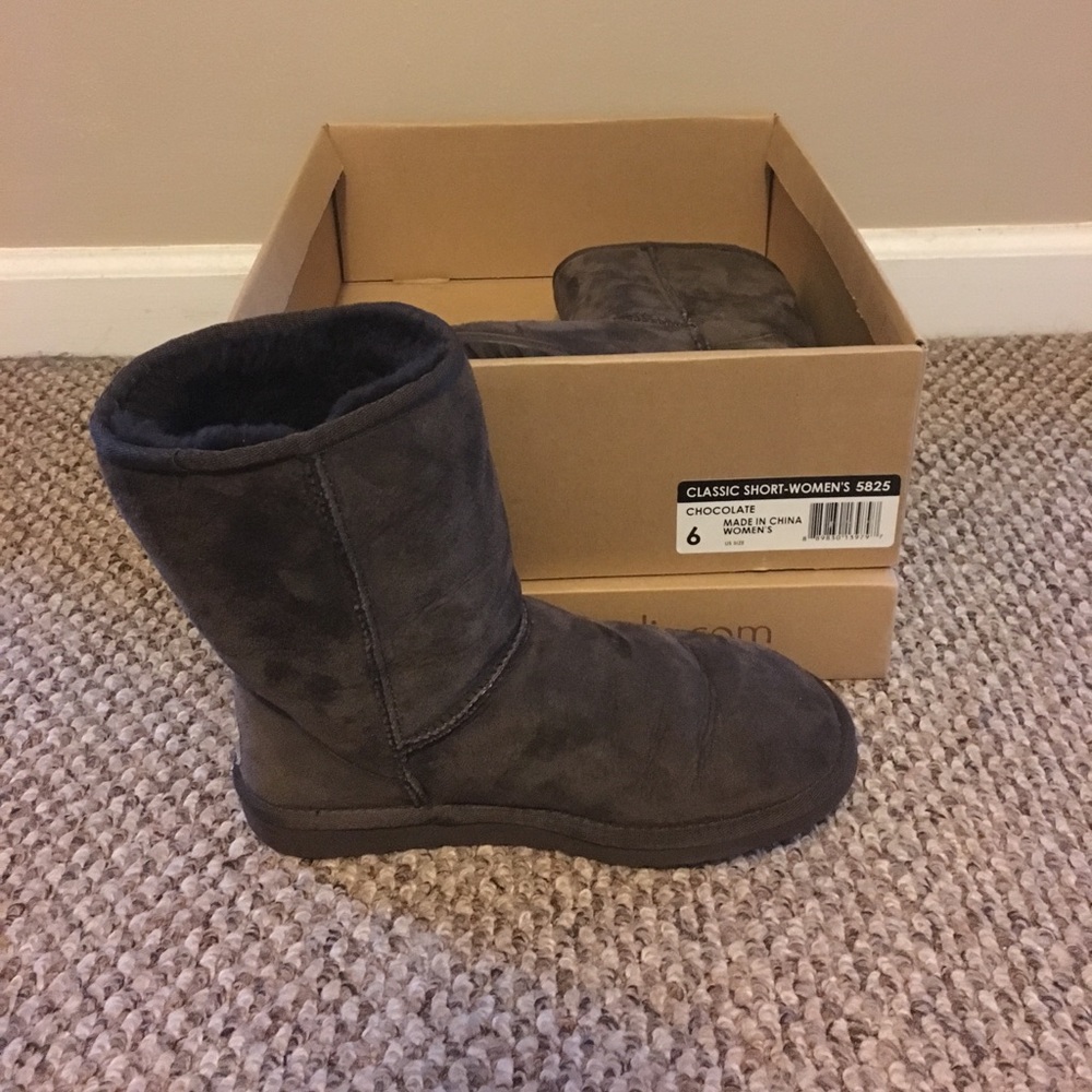 Authentic brown short women's uggs