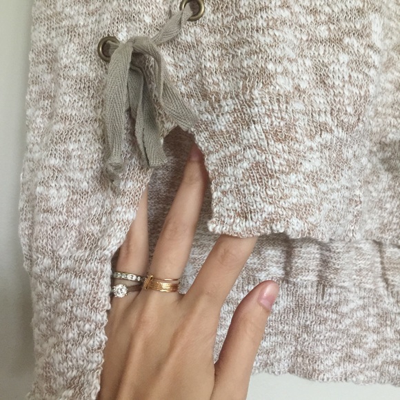 Sleeveless criss cross light knit tunic top - Picture 5 of 7