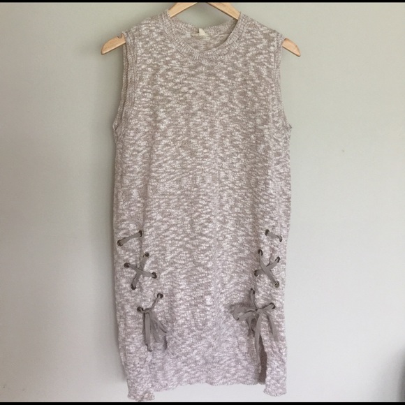 Sleeveless criss cross light knit tunic top - Picture 6 of 7