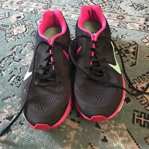 Size 9 Nike running shoes