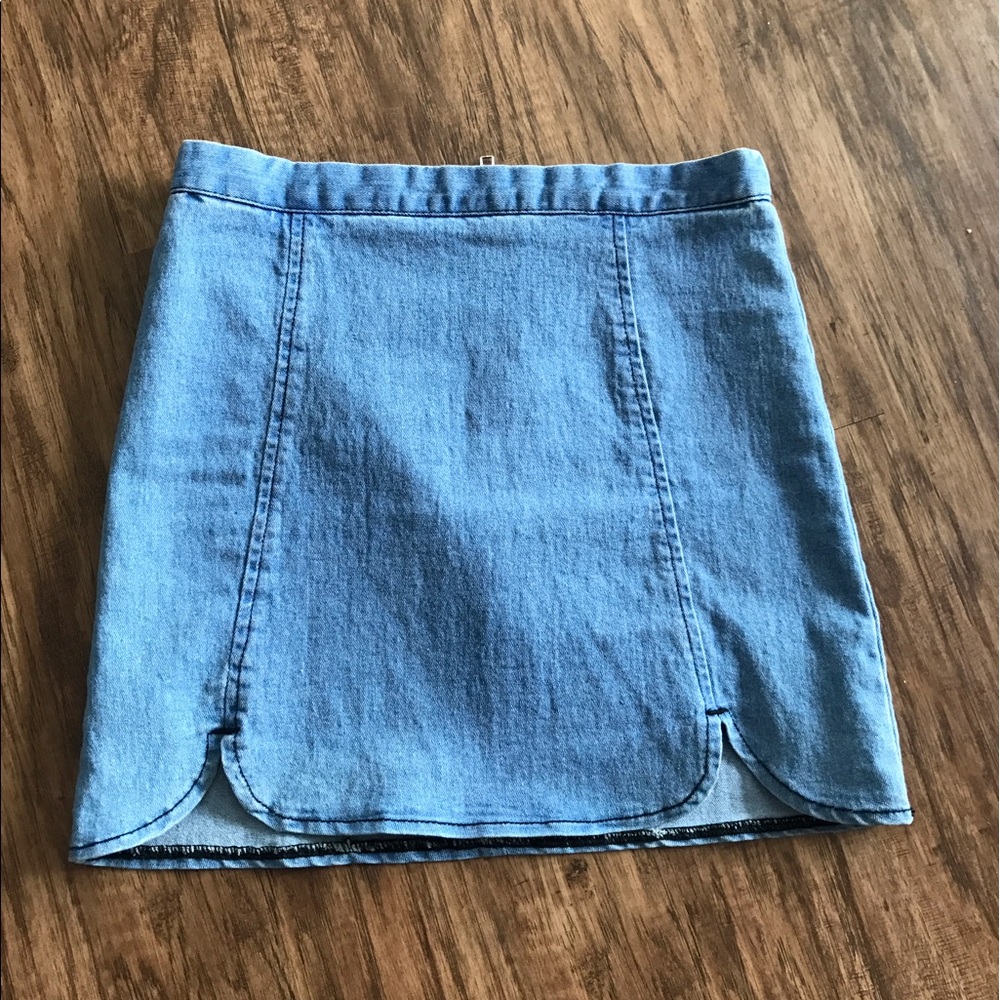 Brandy Melville Raquel skirt