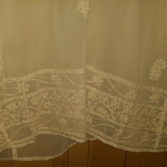 Medium Sheer Embroidered Blouse - Picture 3 of 4