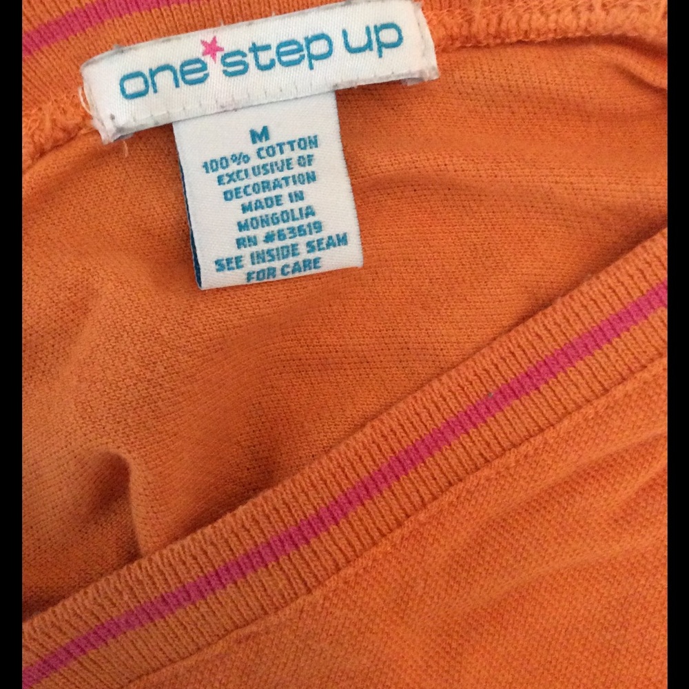 👚V front and back top, Size M - Picture 2 of 2