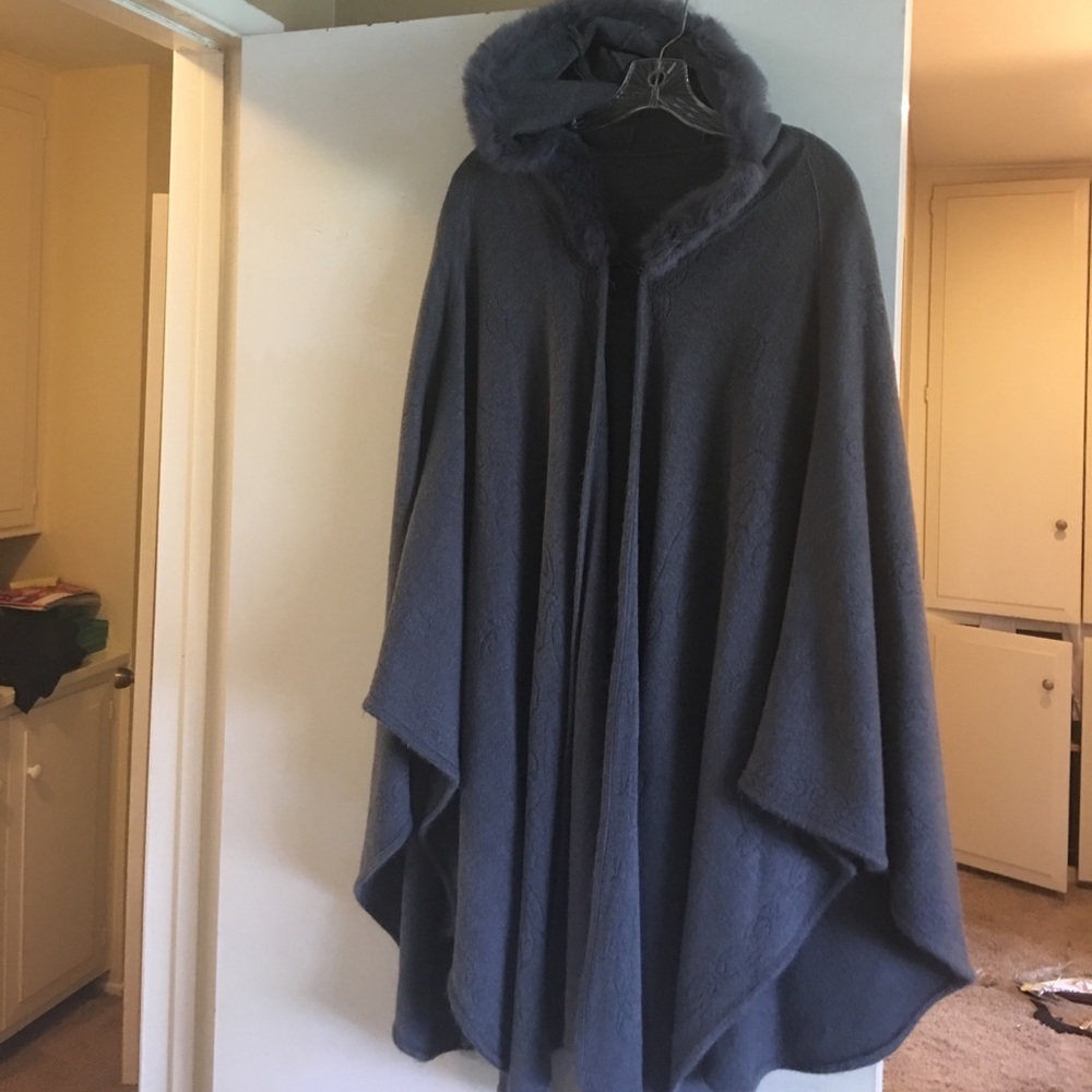 Gray w rabbit fur shawl