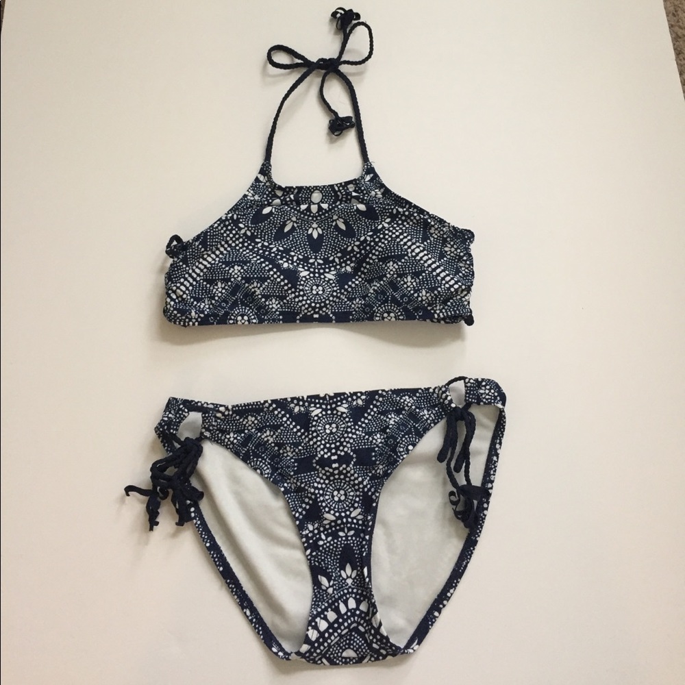 PRICE INCLUDES TOP & BOTTOM, BOTTOMS NEVER WORN
