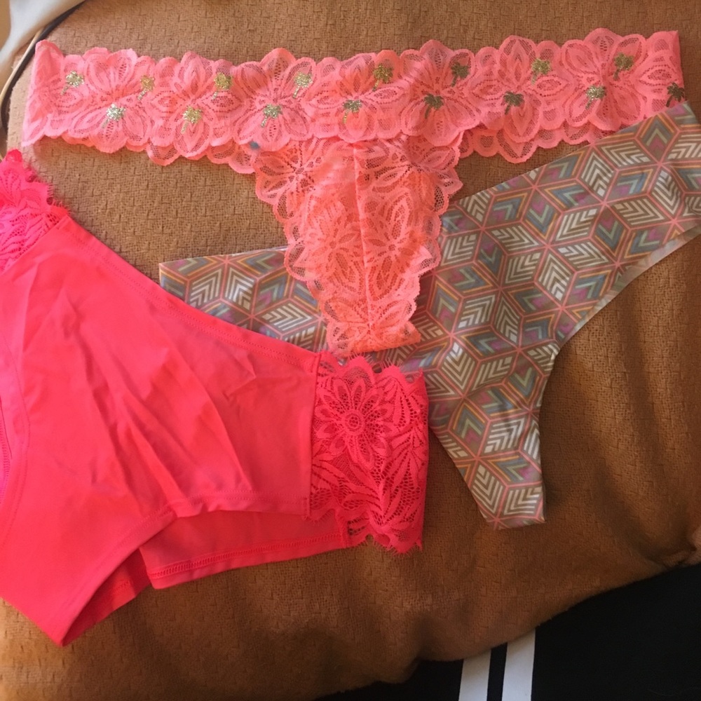 Pink thongs and cheekster