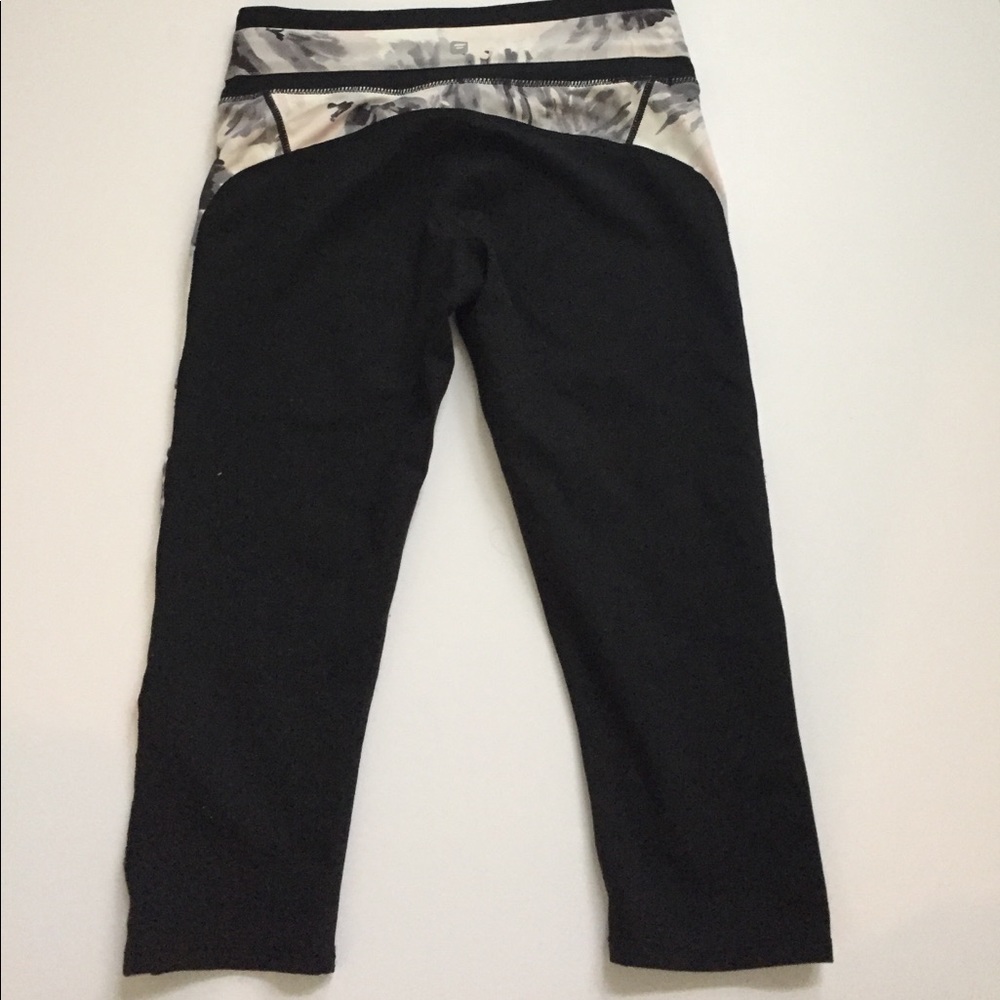 Workout capris - Picture 2 of 3