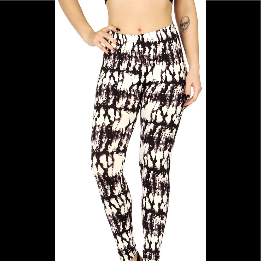 REDUCED PRICE! Unique Print Leggings. - Picture 2 of 4