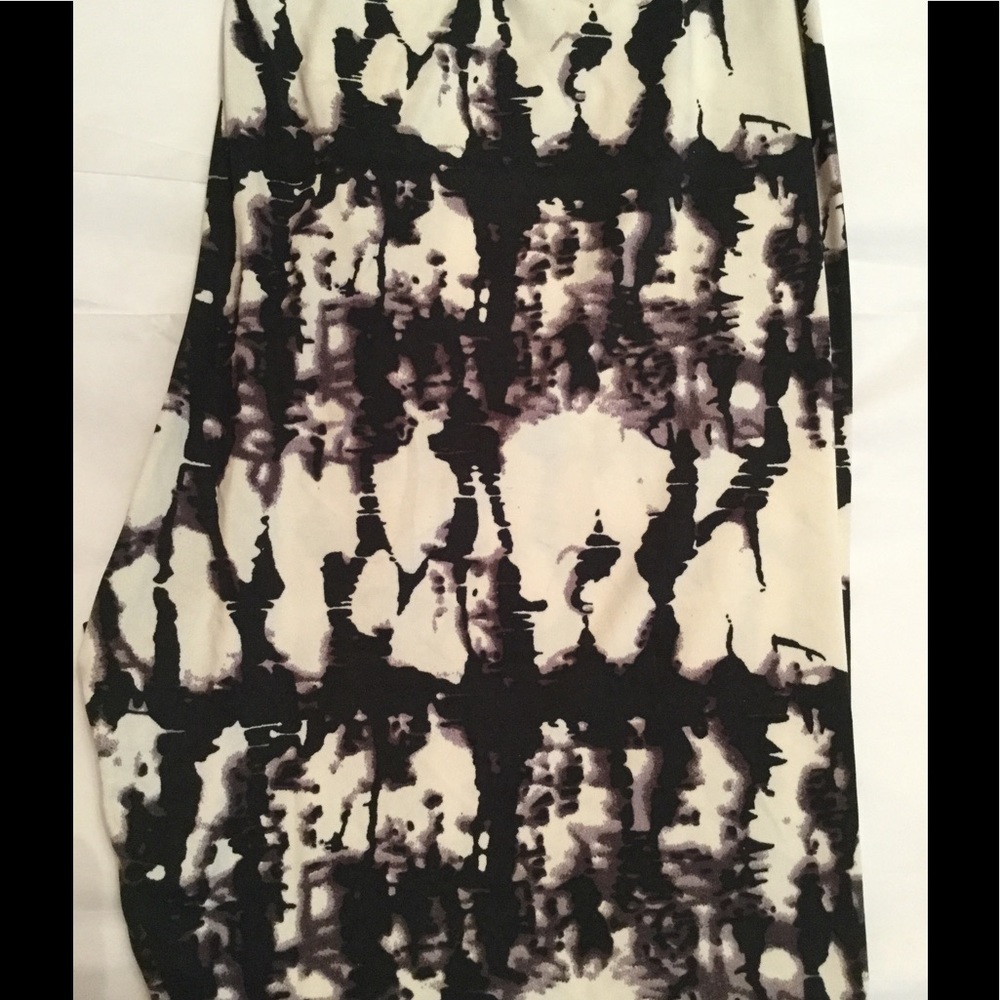 REDUCED PRICE! Unique Print Leggings. - Picture 4 of 4