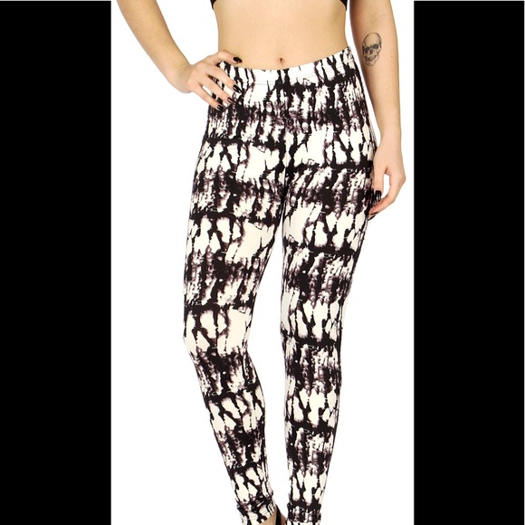 REDUCED PRICE! Unique Print Leggings. - Picture 2 of 4