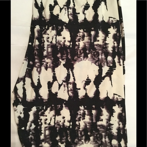 REDUCED PRICE! Unique Print Leggings. - Picture 4 of 4