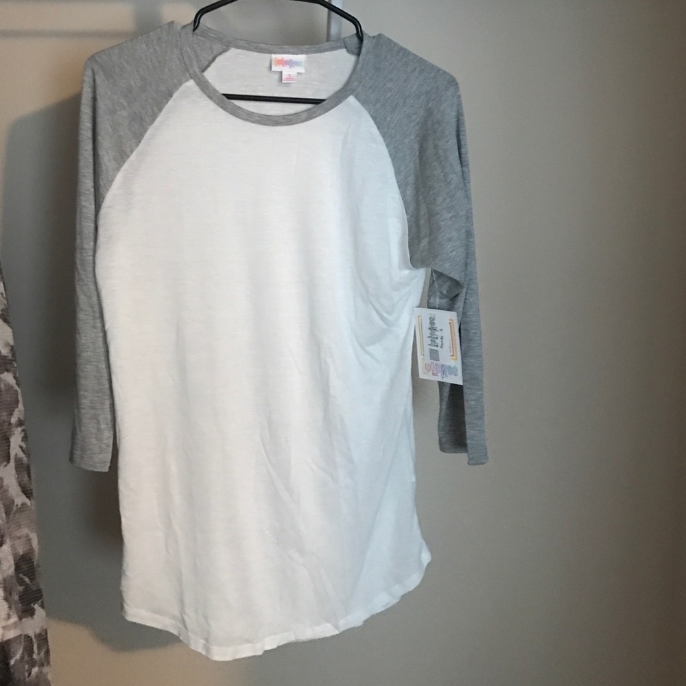 BNWT LuLaRoe Small Randy Baseball Tee