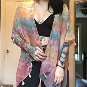 Super cute disconnect tie dye kimono