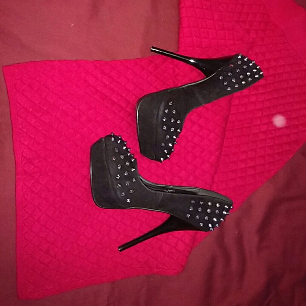!!Flash Sale!!!! Black Spiked Heel