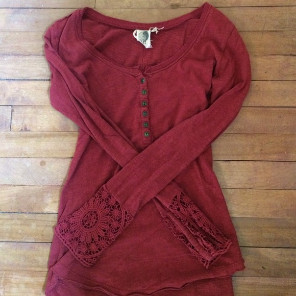 boutique Tops - Crochet Bell Sleeve Tee