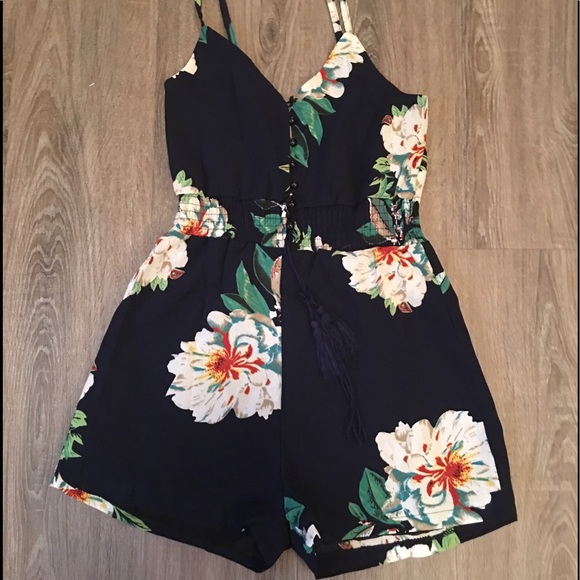 1 lg LEFT! Floral tassel spaghetti strap romper - Picture 3 of 3