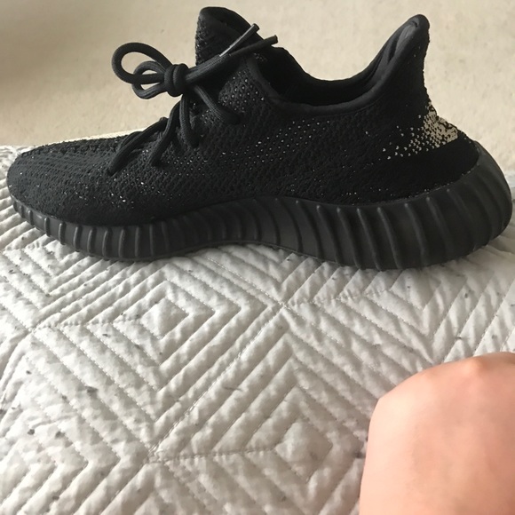 YEEZY V2 Oreo - Picture 2 of 4