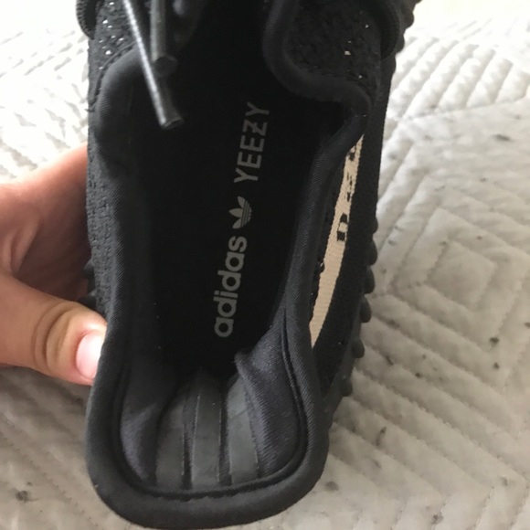 YEEZY V2 Oreo - Picture 3 of 4