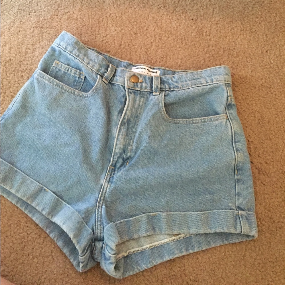 Light wash high wasted shorts
