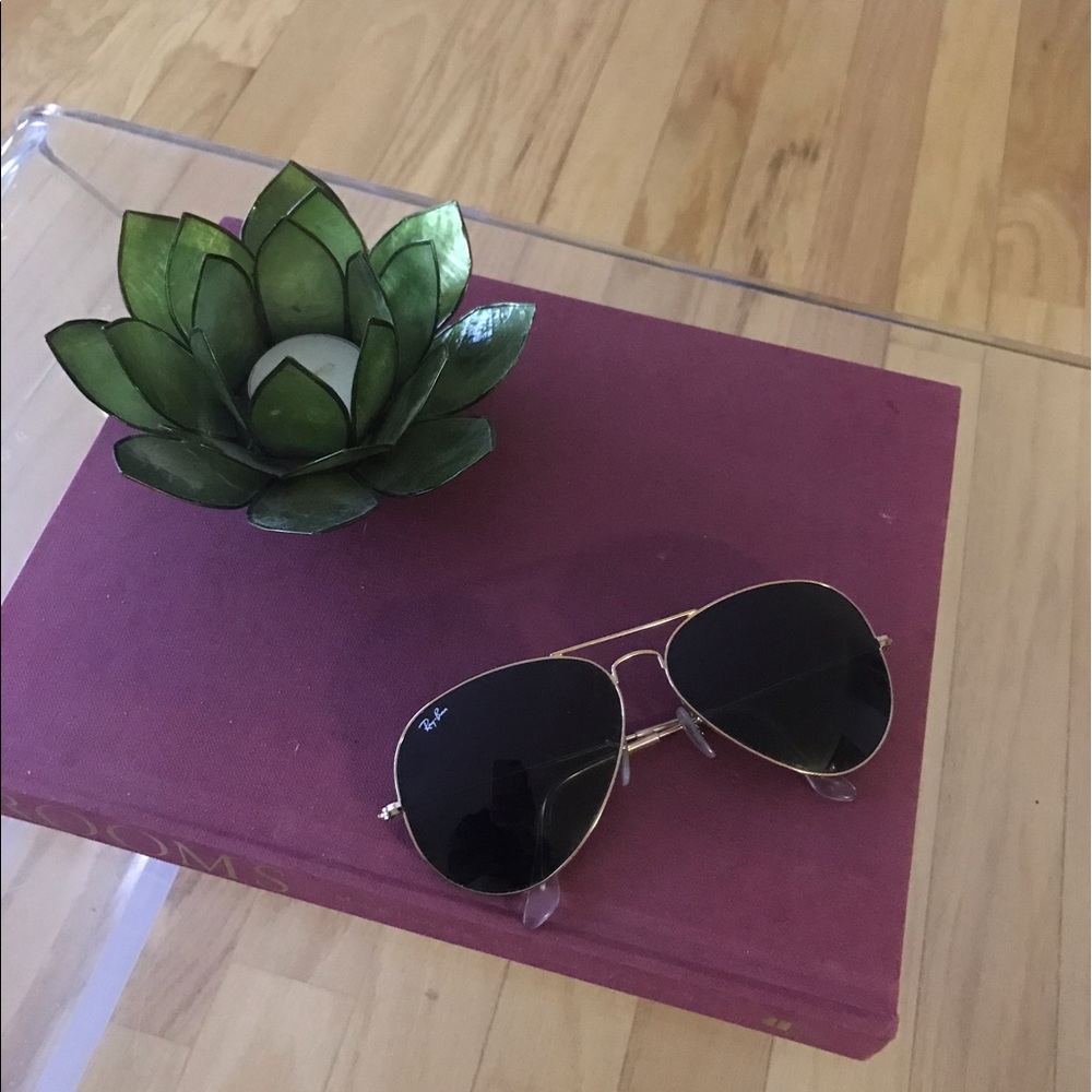 Classic oversized aviators.