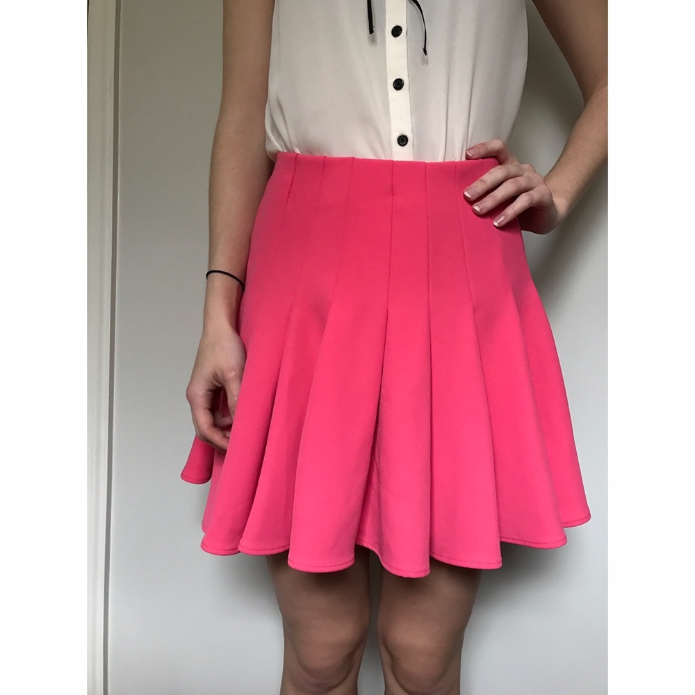 Pink pleated mini skirt