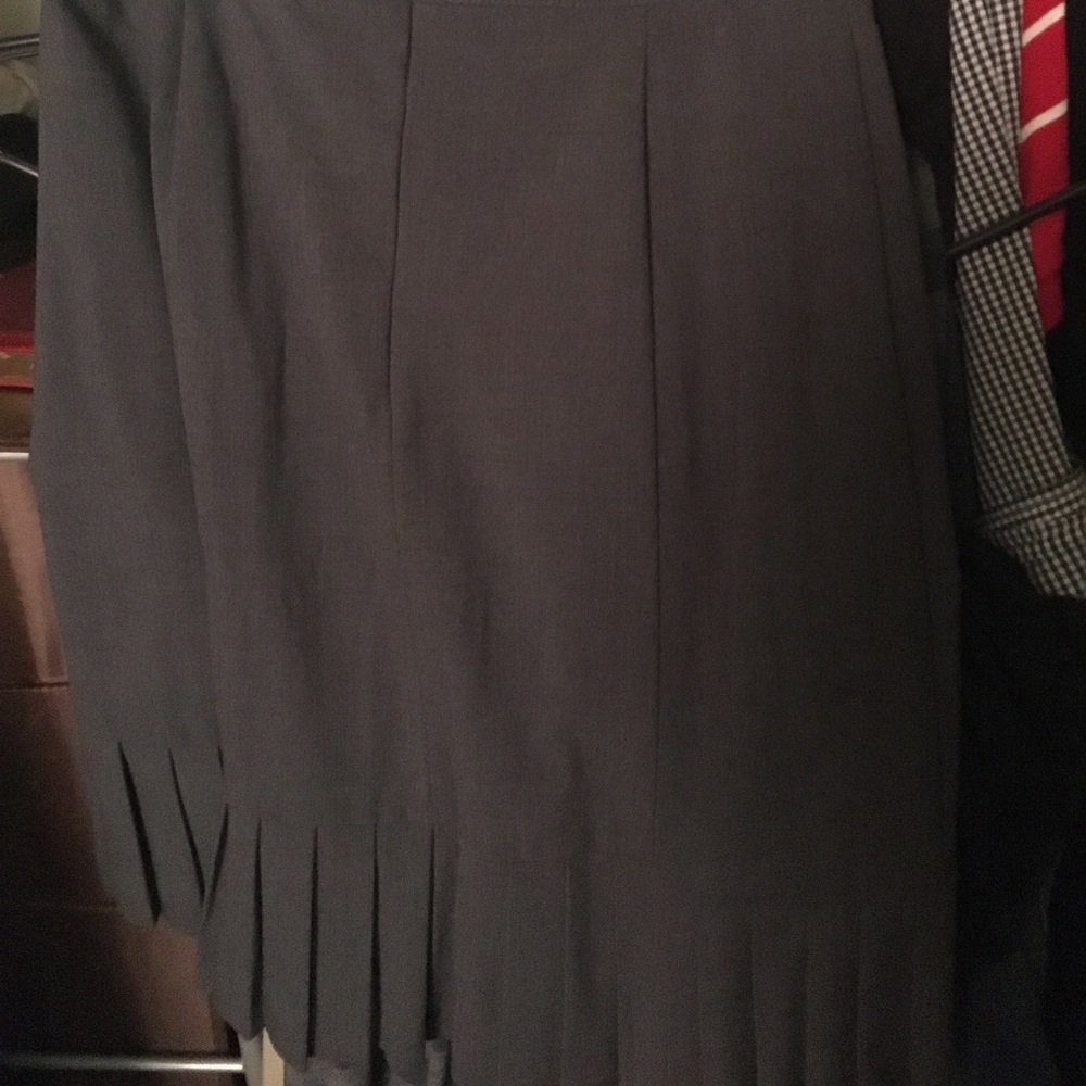 👩‍💼👩‍💼Gray pencil skirt👩‍💼👩‍💼